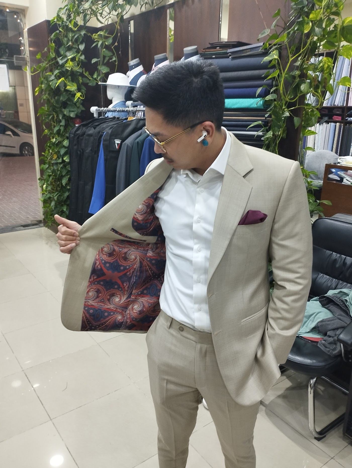 Bespoke beige suit with patterned silk lining, made at Victroy
